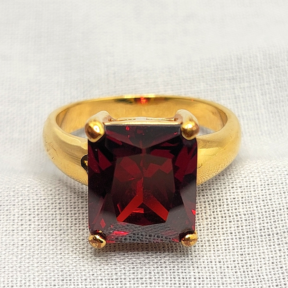 Vintage Solitaire Garnet Simulated Gemstone Ring Gold Tone Rectangular